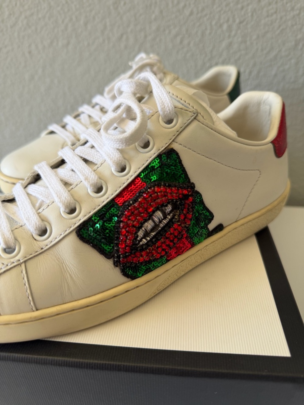 Gucci White Sneakers with Green and Red Beaded Patch - Picture 2 of 4